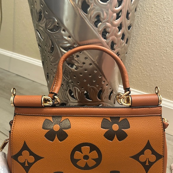 Brown Handbag with matching wallet - Picture 2 of 9